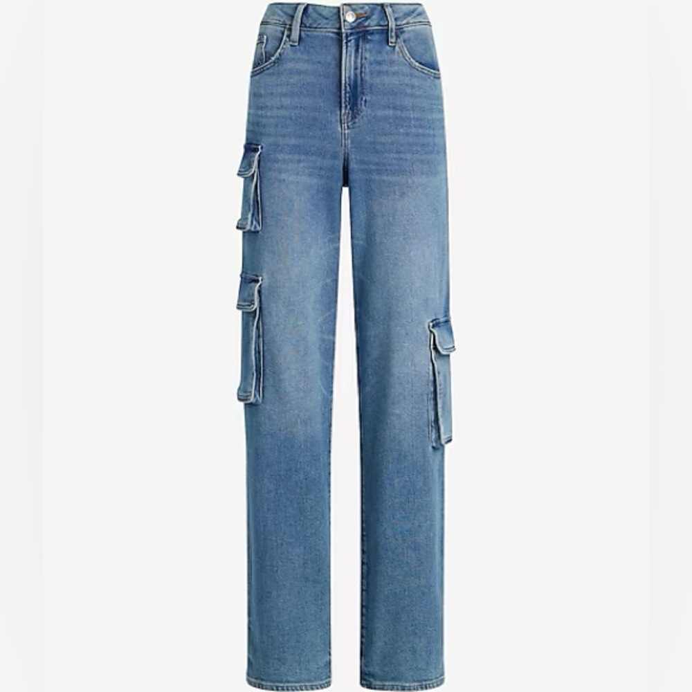 BRAND NEW: EXPRESS High Waisted Medium Wash Relaxed Straight Cargo Jeans